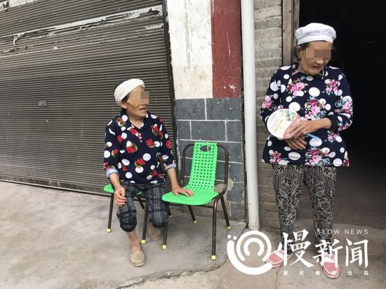 重庆女神医靠摸治病被拘:从不开药 每天600个号
